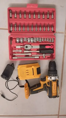 Kit de parafusadeira e furadeira a bateria