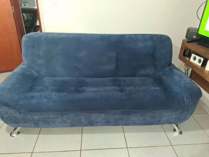 Sofá três e dois lugares.
