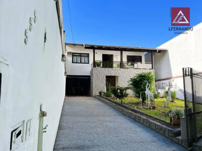 Casa com 4 dormitórios, sendo 2 suítes à venda, 311 m² por R$ 750.000 - Progresso - Blumen