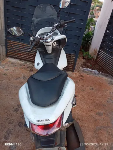 Vendo moto PCX 150 cc automática, motor bom, bem potente .