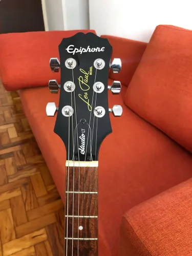 Guitarra elétrica Epiphone Les Paul Studio LT de mogno walnut