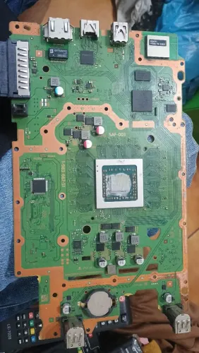 PLACA PS4 SLIM COM DEFEITO PARA RETIRADA DE PEÇAS. NÃO SEI O DEFEITO $250,00
