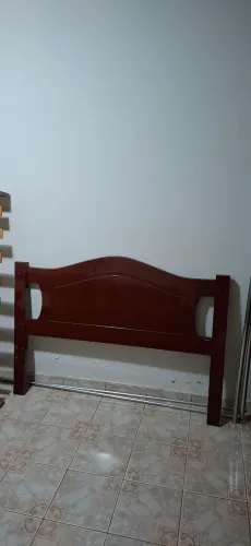 Cama casal de madeira
