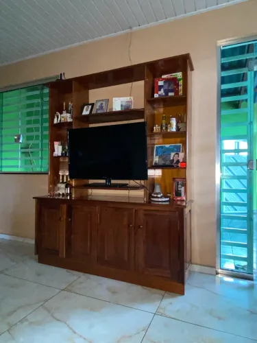 Estante de madeira pra sala 
