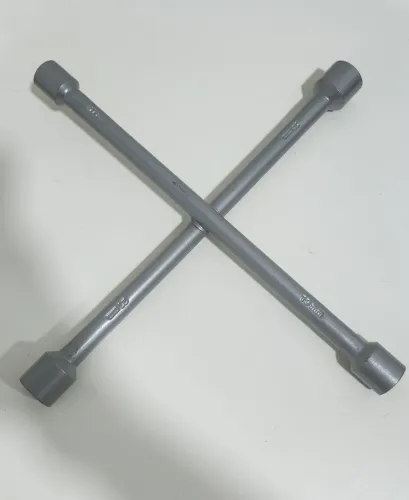 Chave de Roda Cruzeta Profissional 4 Medidas - Reforçada - Nova