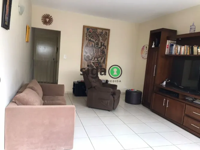 Casa Espaçosa com Quintal e 3 Dormitórios no Brooklin para Venda