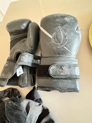 Luva Muay Thai tamanho 14 com bandagens
