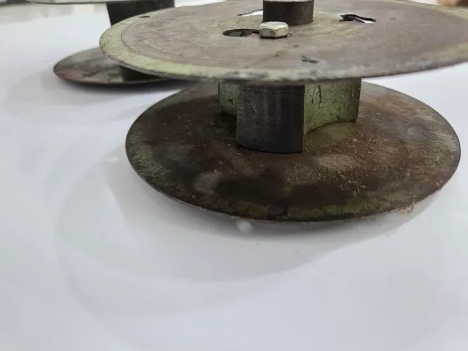 PAR DE CARRETÉIS PARA ARAME DE GRAMPEADOR PARA GRÁFICAS - Usado