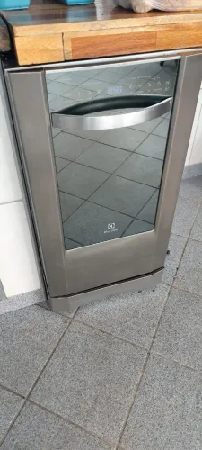 Máquina de lavar louça funcionando