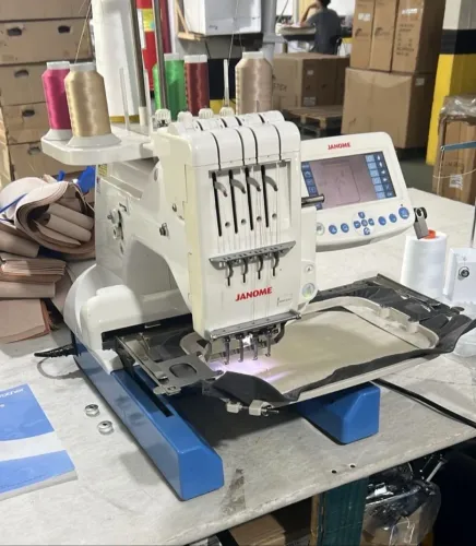 Maquina de Bordar Janome - 4 agulhas