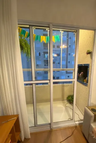 PORTA SACADA ALUMÍNIO E VIDRO