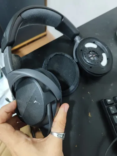 2 fones de ouvido (Hyper x e paralelo) com defeitos