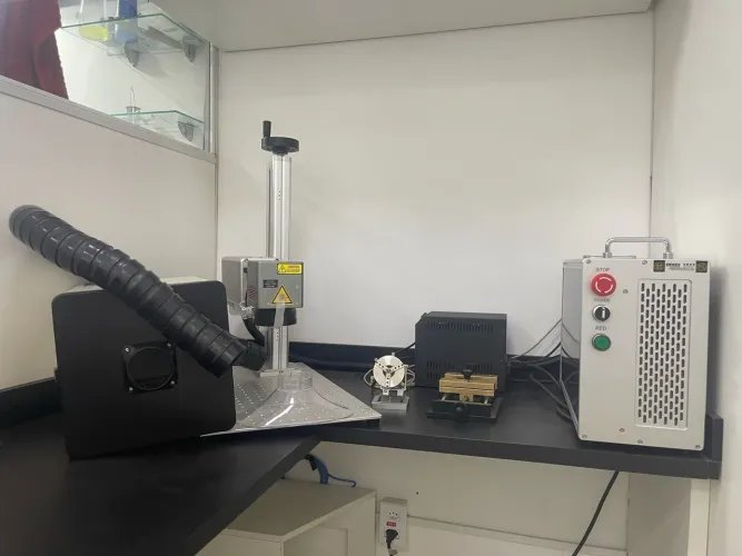 Máquina laser corte e gravação semi nova