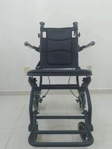 CADEIRA DE RODAS PARA IDOSOS DEFICIENTES 
