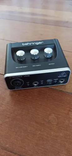 Interface Behringer UM2