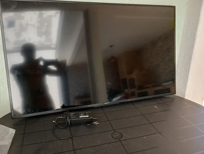 Televisão Sony Bravia 50" com defeito