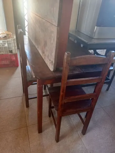 Vendo mesa de madeira usada