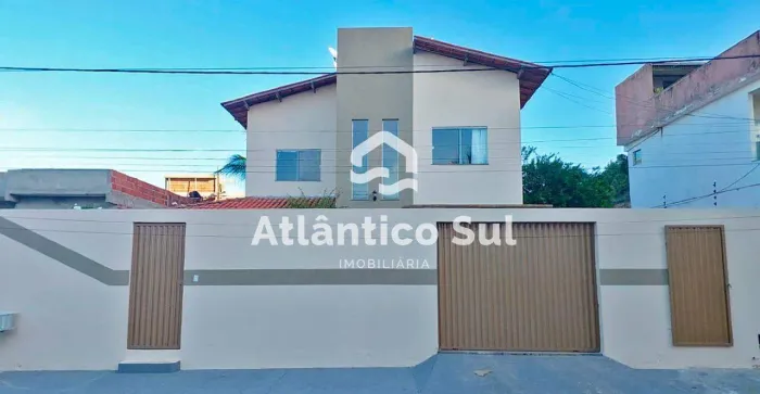 Ilhéus - Casa Duplex 03 quartos sendo 02 suítes + Edícula com 01 suíte - Locação - Cond. M