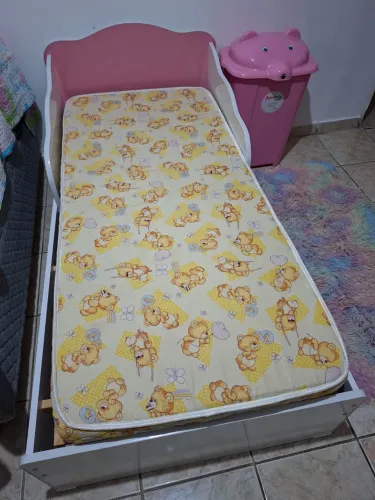 CAMA E COLCHÃO DE BEBE PARA MENINA