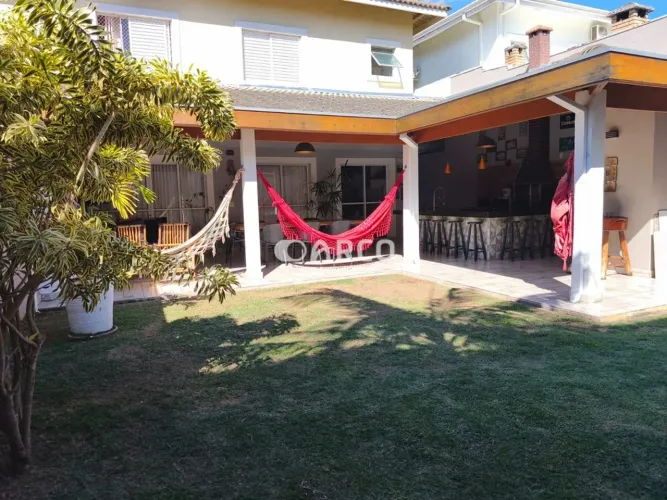 Casa em Condomínio à Venda com 3 Dormitórios e Suíte no Villa Branca  Jacareí