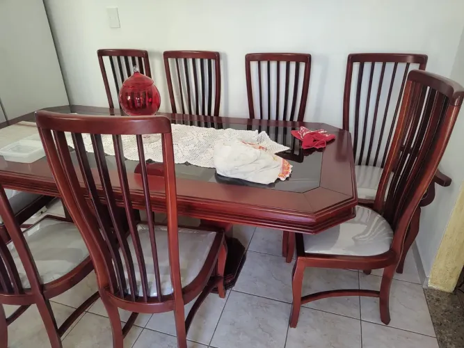 Mesa e aparador