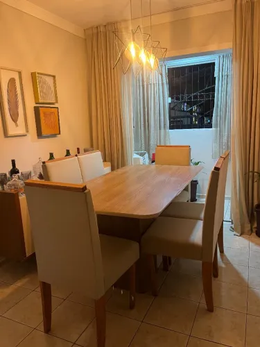 Mesa de jantar com 6 cadeiras