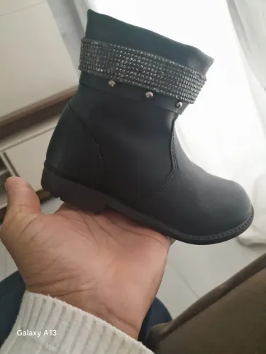 Vendo bota nova infantil usado uma vez so