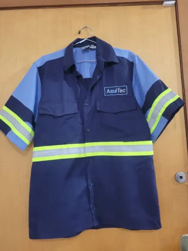 Camisa azul linhas aéreas
