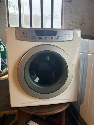 Secadora de Roupas Electrolux SVB11 Premium Care 11kg Branca Piso e Parede