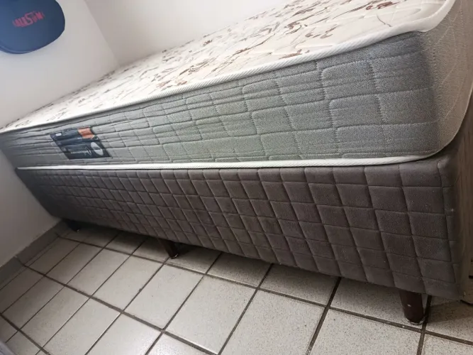 Cama de solteiro (colchão e base)