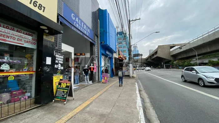 Salão Comercial com 186m² ao lado metro Santana, Pé direito alto, Mezzanino