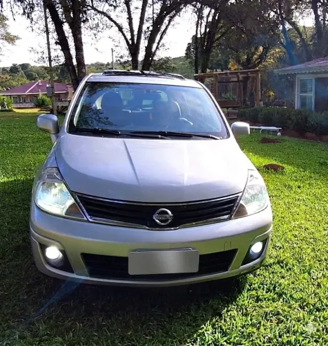 Nissan Tiida SL 1.8/1.8 Flex 16V Mec. 2011