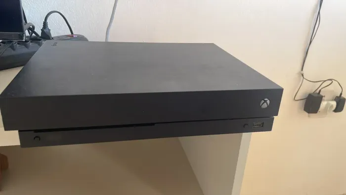 Vendo Xbox one X 1 TB