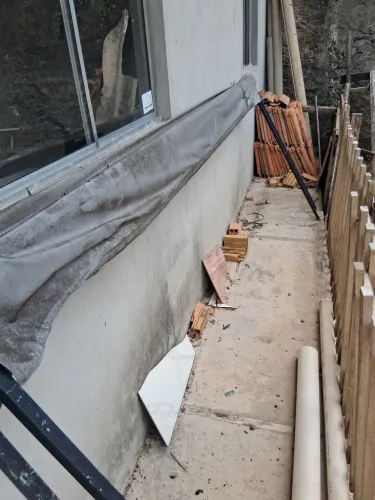 Toldo retrátil com braço