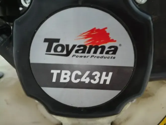 Roçadeira a Gasolina Toyama TBC43H + Kit Completo de Acessórios