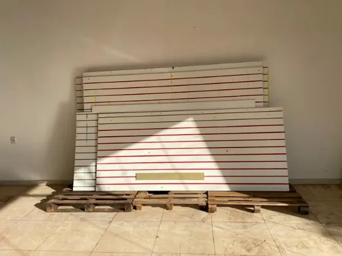 **Painel Canaletado MDF 1,17x2,75m | Painel Expositor de Parede | MDF | Loja, Comércio, Vi