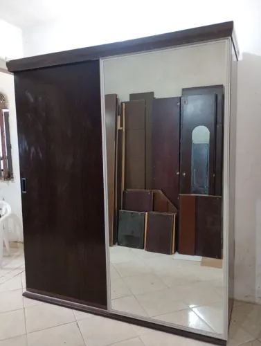 Vendo guarda-roupa 100% MDF semi-novo no valor de 1500 com entrega e montagem