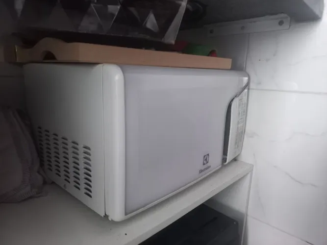 Doa-se micro-ondas 220v Funciona normal