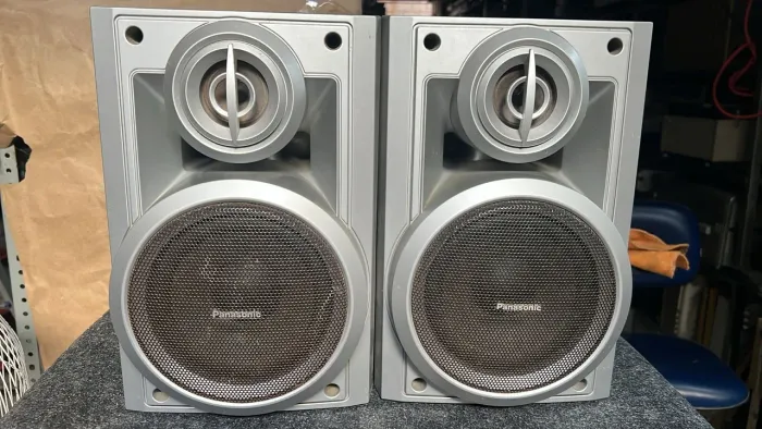 Par de caixas Panasonic 