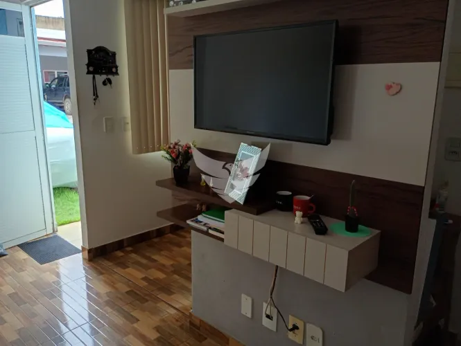 Casa reformada à venda no Condomínio Dália - Bairro Novo
