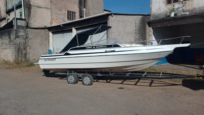 Lancha Cobra Marbela 22 pés cabinada