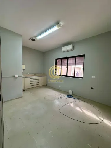 Sala comercial 15m² com recepção, TV, brinquedoteca e Wi-Fi. Espaço funcional, aconchegant