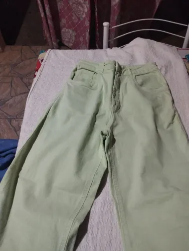 Calça feminina verde claro