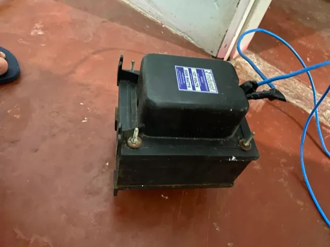 Transformador de energia elétrica 127/220