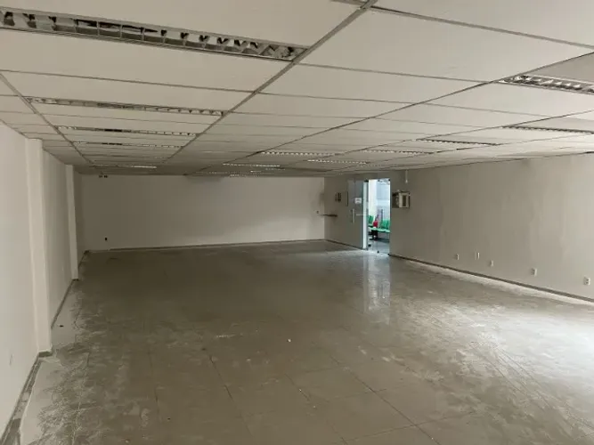 SALAS COMERCIAIS EM EDIFÍCIO NO CENTRO DE DUQUE CAXIAS / RJ, MEDINDO APROXIMADAMENTE 150m²