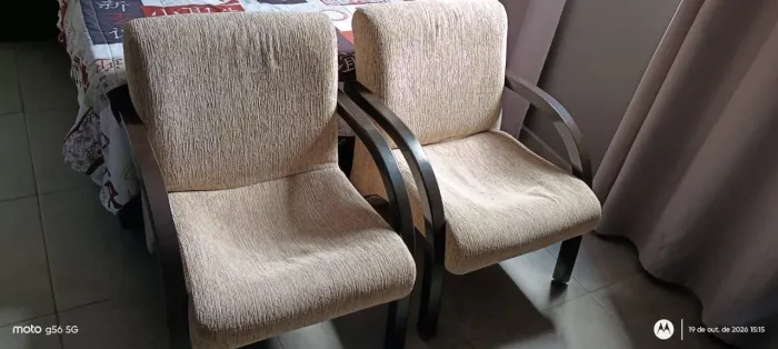 PAR DE POLTRONAS MUITO BONITO