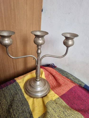 Castiçal de prata antigo.