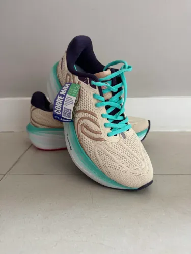 Tênis de corrida feminino 