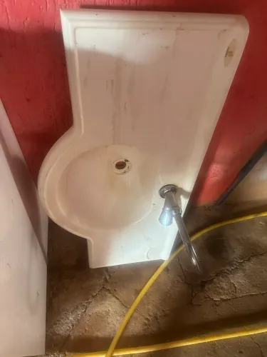 Pia usada com torneira 