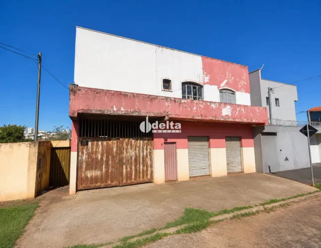 Terreno disponível para venda no bairro Presidente Roosevelt em Uberlândia MG